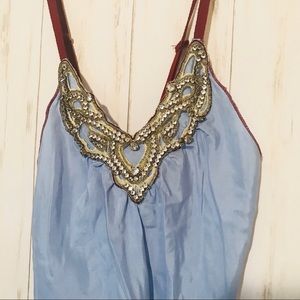 Beautiful 🦄 lavender gemstone neckline silk tank